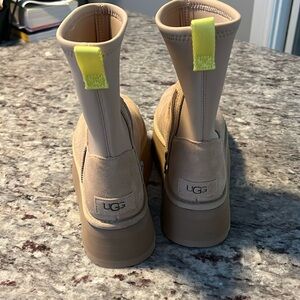UGG Classic Dipper Platform Boots
